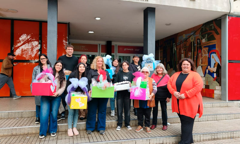 «Un títere por una sonrisa»: entregaron juguetes artesanales a niños internados en el Hospital Zona Norte