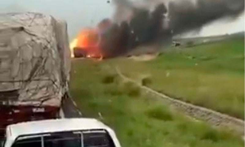 Tragedia en China: dos muertos y cuatro heridos tras la explosión de un camión con sustancias químicas