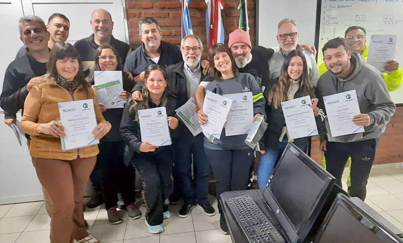El sindicato de los trabajadores de concesionarias viales entrega certificados de capacitación a trabajadores de la autopista Rosario-Santa Fe