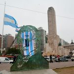 Rosario y su homenaje a la Selección: camiseta gigante y torta enorme con la bandera