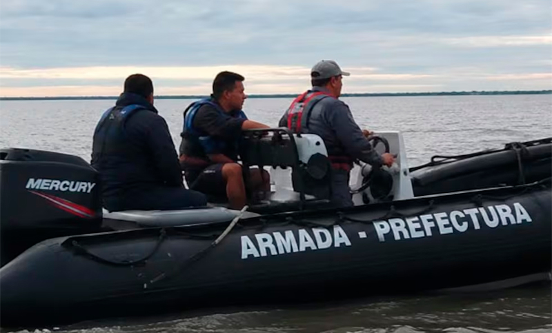 Encontraron un cuerpo la costa uruguaya e investigan si es uno de los pescadores desaparecidos en Argentina 