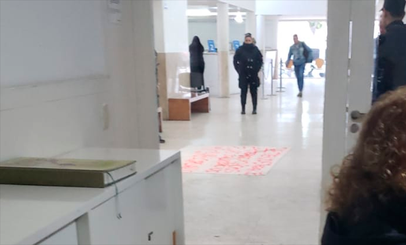 Más de lo mismo: colgaron banderas con amenazas mafiosas en dos Centros Municipales de Distrito