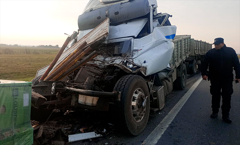 Chocaron dos camiones sobre la autopista a Buenos Aires y hay una menor lesionada