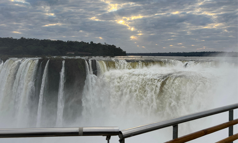Cerraron la Garganta del Diablo ante el fuerte aumento del caudal del río Iguazú