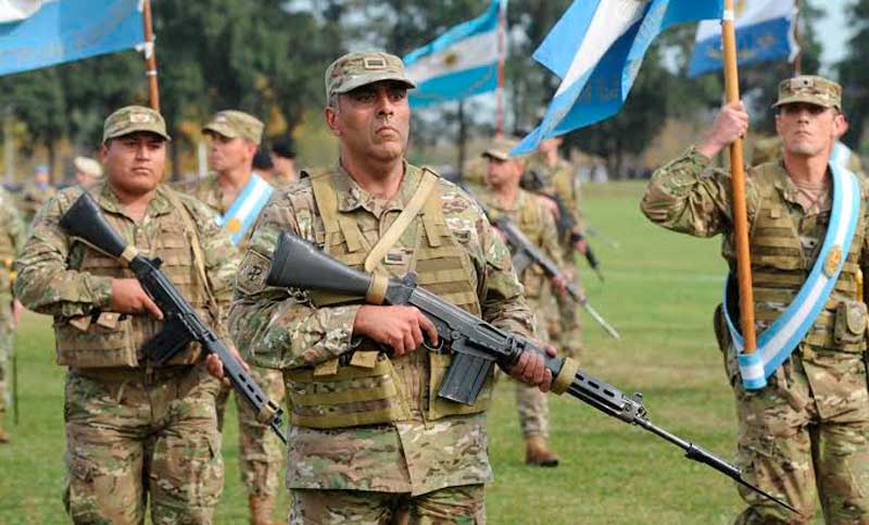 El Gobierno dispuso un plus salarial para personal militar con título universitario o terciario