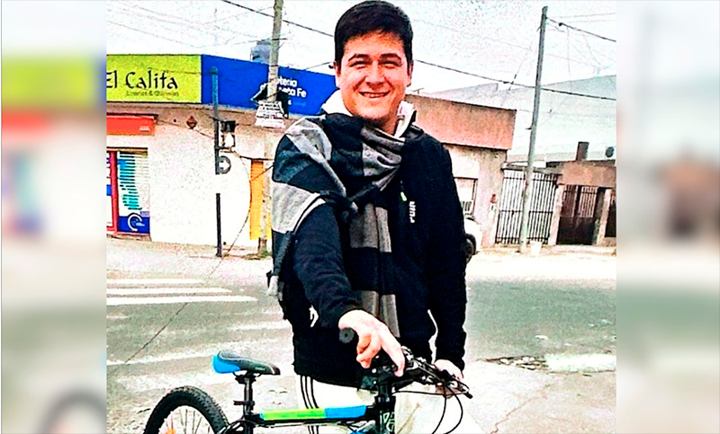 Buscan desesperadamente a un joven que salió para llevar a su hijo a la escuela y desapareció