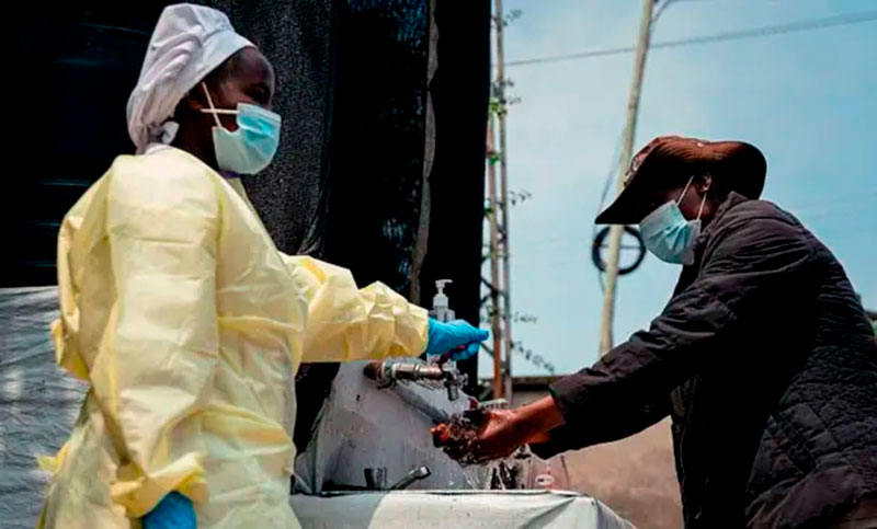 El brote de ébola en África se quintuplicó en unas semanas y ya son 1000 los fallecidos