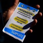Firmes y abrigados: adultos mayores volvieron a juntar firmas en el centro rosarino