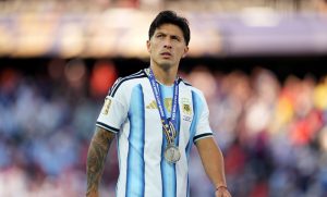 Lisandro Martínez: «La caída de los grandes es la felicidad de los mediocres»