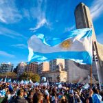 Desahogo y festejos: miles de personas celebraron la victoria de la Selección en el Monumento