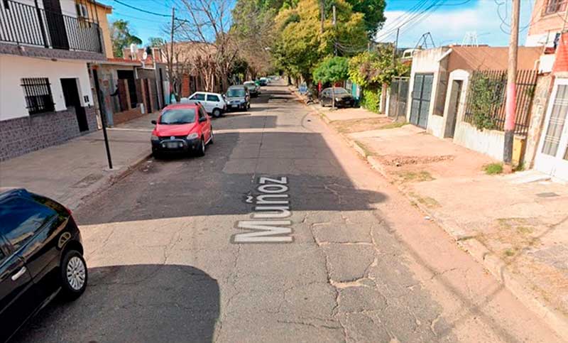 Violencia de género: una mujer fue hallada gravemente herida frente a una casa en zona sur