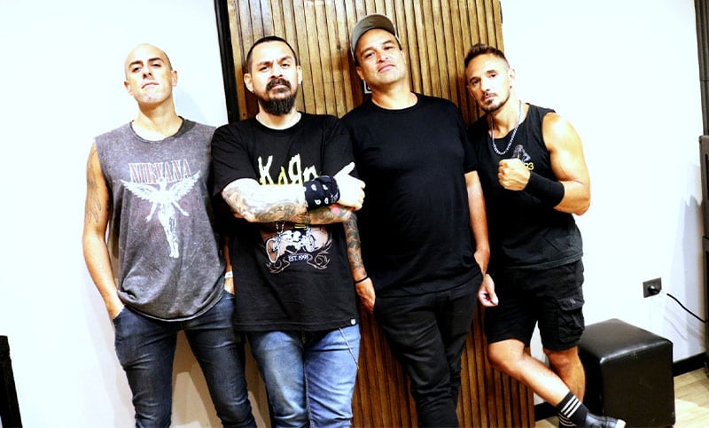 Rock solidario: banda rosarina entregó viandas a personas en situación de calle