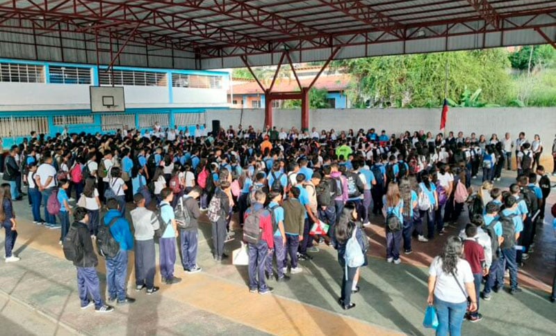 Venezuela reanudó actividades escolares en estados no afectados por los terremotos