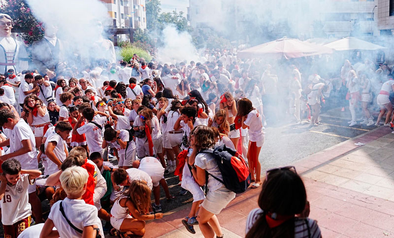Fiesta patronal en España dejó al menos 50 heridos tras explotar pirotecnia entre la multitud