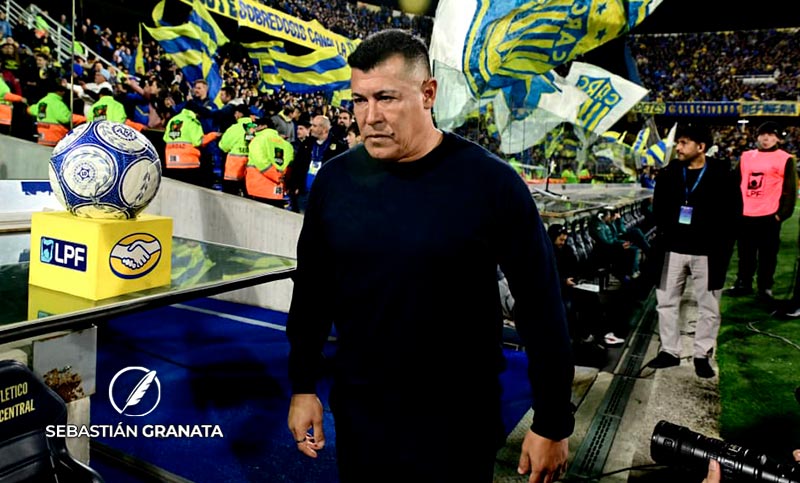 Almirón: «El equipo dio vuelta un partido importante, hicimos méritos para ganarlo»
