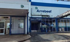 Desafectan a más de 400 trabajadores de un frigorífico de Ramallo por la caída de las exportaciones