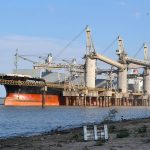 Puertos de todo el país permanecen paralizados en rechazo a una desregulación del Gobierno