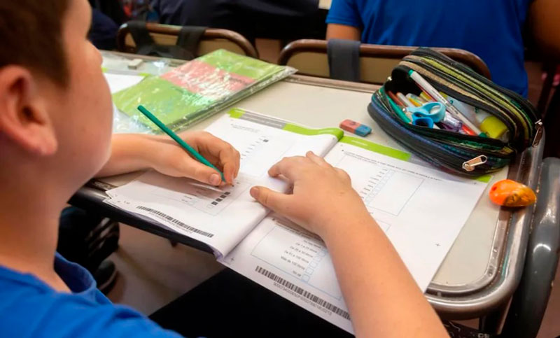 Familias endeudadas: el Gobierno suspendió dos requisitos de los Vouchers Educativos durante todo 2026