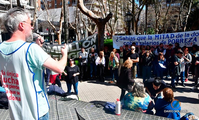 Docentes de la UNR paran este miércoles y preparan nuevas medidas de fuerza para las próximas semanas
