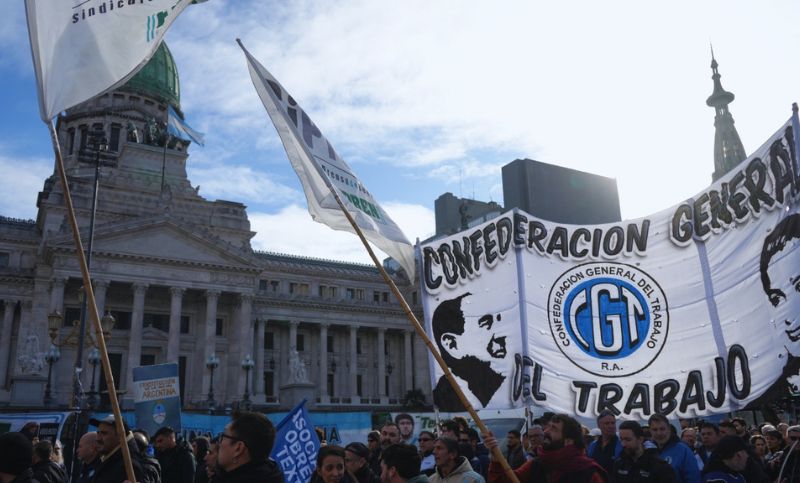 Unidad obrera contra la «entrega» del país: la CGT y las CTA marchan contra la Ley de Tierras y advierten sobre un paro nacional