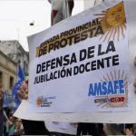 Docentes y jubilados de AMSAFE ganaron la calle contra la reforma previsional: «El recorte es injusto y discriminatorio»