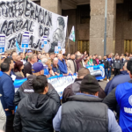 La CGT y las CTA reclamaron frente al Ministerio de Economía por el endeudamiento familiar