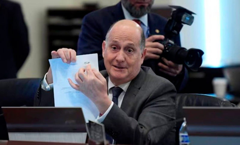 Mientras crece la tensión diplomática, el embajador argentino en Brasil regresará este domingo al país