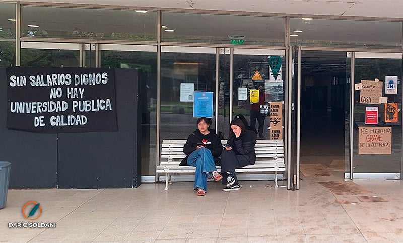 Docentes de la UNR comienzan una semana de paro: exigen que el Gobierno aplique la Ley de Financiamiento