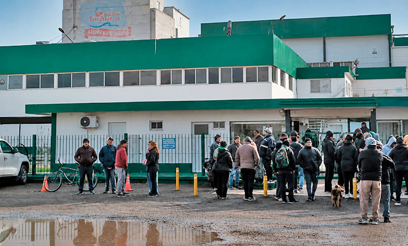La avícola Granja Tres Arroyos suspende la producción de su planta de Capitán Sarmiento y crece el temor al cierre