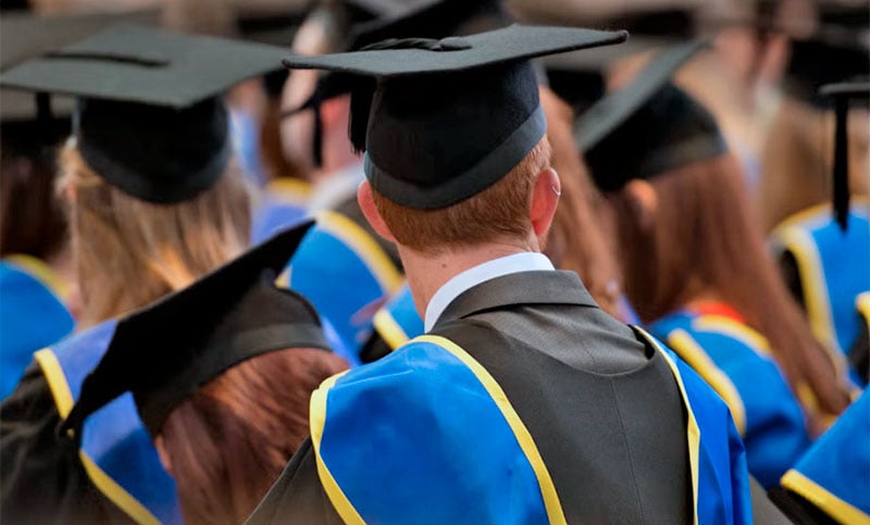 El empleo para los recién graduados en Reino Unido cae a su peor nivel en diez años