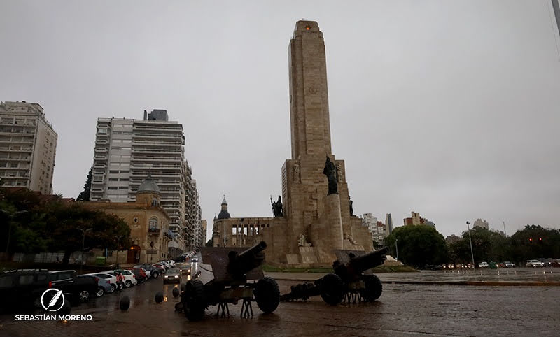 Rosario marcha al Monumento en contra de las reformas que trata el Senado