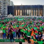 Milei contra el feminismo: “La locura de los pañuelitos verdes nos está costando en términos previsionales”