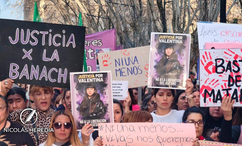 Organizaciones sociales y feministas movilizaron en Rosario contra la violencia de género: «Paren de matarnos»