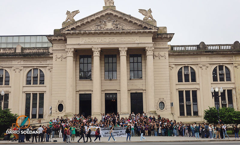 El Gobierno reconoció que el 98% de los mejores promedios para residencias médicas son de universidades públicas