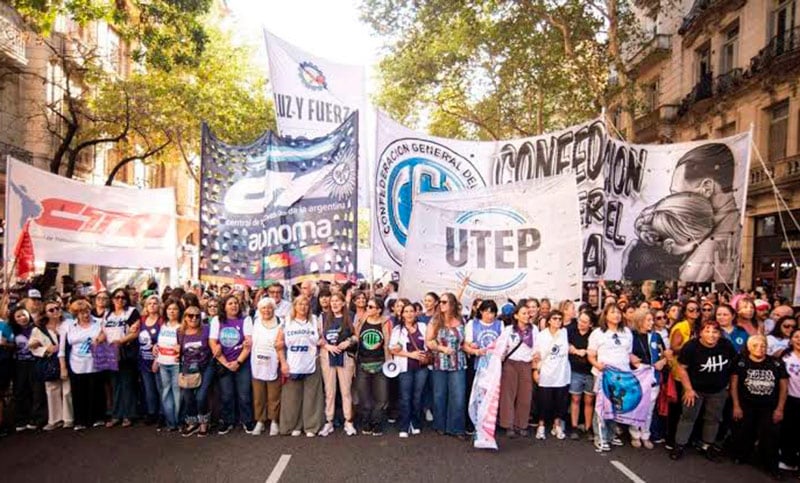 La CGT, las dos CTA y la UTEP movilizarán en septiembre a Plaza de Mayo contra las políticas de ajuste de Milei