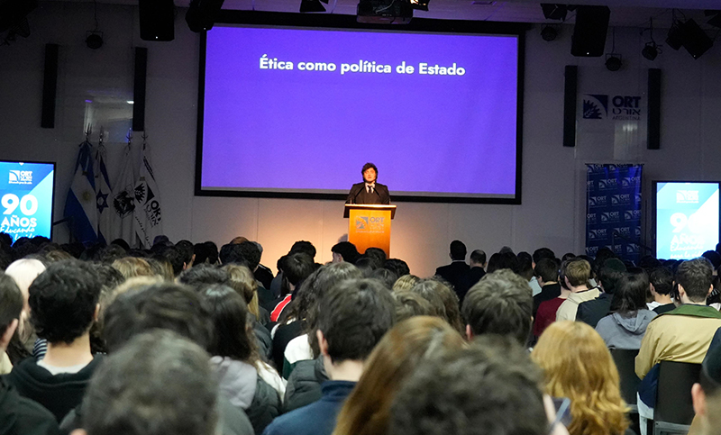 ¿Adoctrinamiento en las escuelas?: Milei dio una charla a alumnos de secundaria y no hubo transmisión oficial