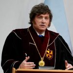 Universidades del mundo repudiaron el doctorado honoris causa a Milei otorgado en Perú