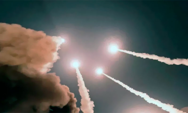 Irán ataca bases de Estados Unidos en Jordania como represalia al fuego estadounidense-israelí sobre la isla de Larak