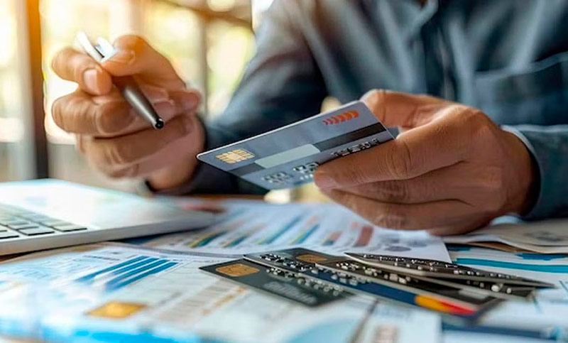 La morosidad de los créditos al sector privado bajó en junio, pero continúa en niveles superiores a hace dos décadas