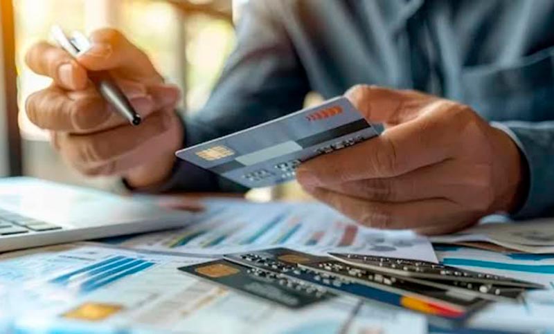 La morosidad de las familias dejó de crecer en junio, aunque continúa en niveles muy elevados