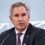 El canciller Quirno dijo que la venta de provincias y pueblos enteros a extranjeros “traería beneficios al país”