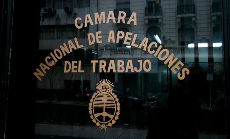 Revés para Milei: la Justicia declaró inconstitucional al artículo de la reforma laboral que recortaba indemnizaciones