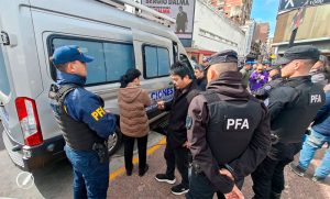 Redada de la Policía Federal y de Migraciones en pleno centro de Rosario: retienen a 3 ciudadanos chinos