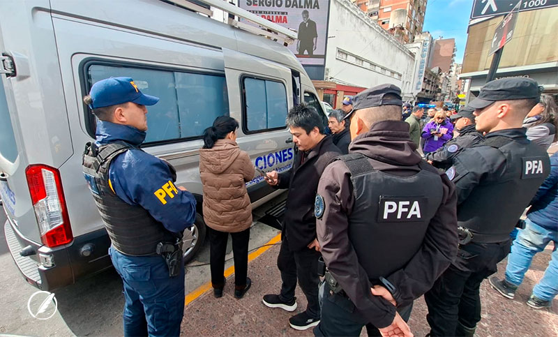 Redada de la Policía Federal y de Migraciones en pleno centro de Rosario: retienen a 3 ciudadanos chinos