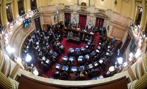 Senadores aliados adelantaron que votarán en contra de la Ley de Tierras y tambalea la sesión