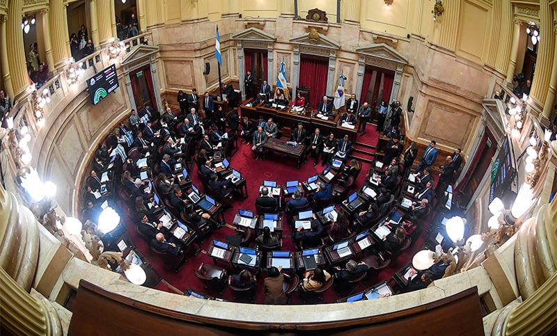 Senadores aliados adelantaron que votarán en contra de la Ley de Tierras y tambalea la sesión