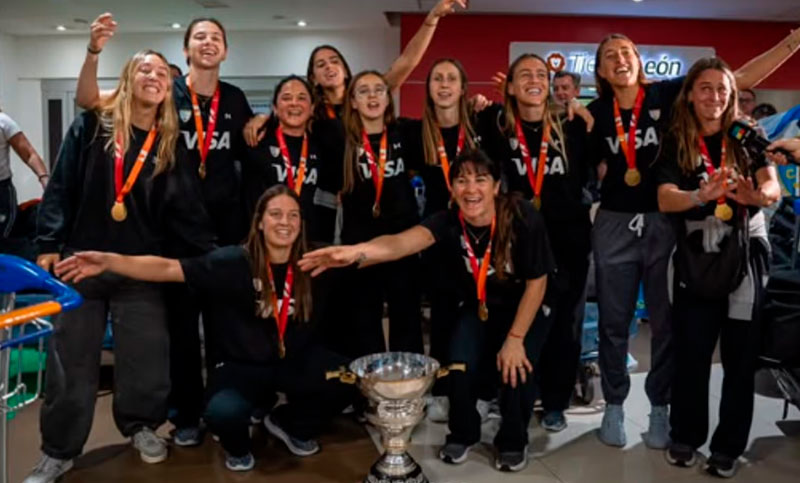 Con la copa en casa: Las Leonas volvieron al país tras la histórica conquista mundial