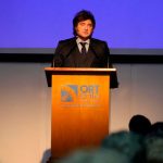 Denunciaron penalmente a Javier Milei por su discurso en el colegio ORT en el que apuntó contra la oposición y el periodismo