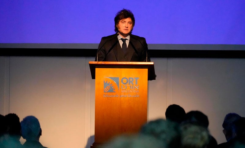 Denunciaron penalmente a Javier Milei por su discurso en el colegio ORT en el que apuntó contra la oposición y el periodismo
