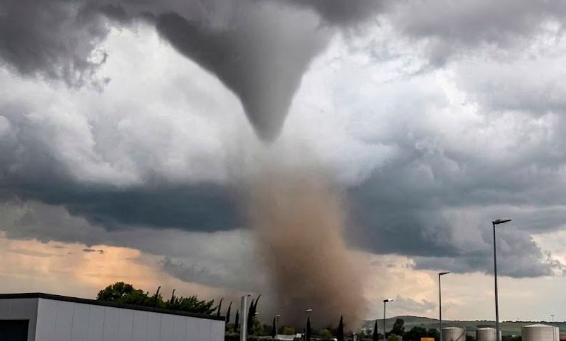 Impresionante tornado arrasó un pueblo del sur de Francia: dejó 26 heridos y 2.800 hogares sin luz